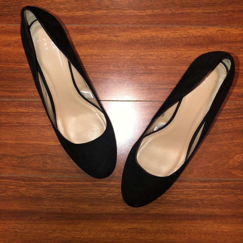 Women’s black heels